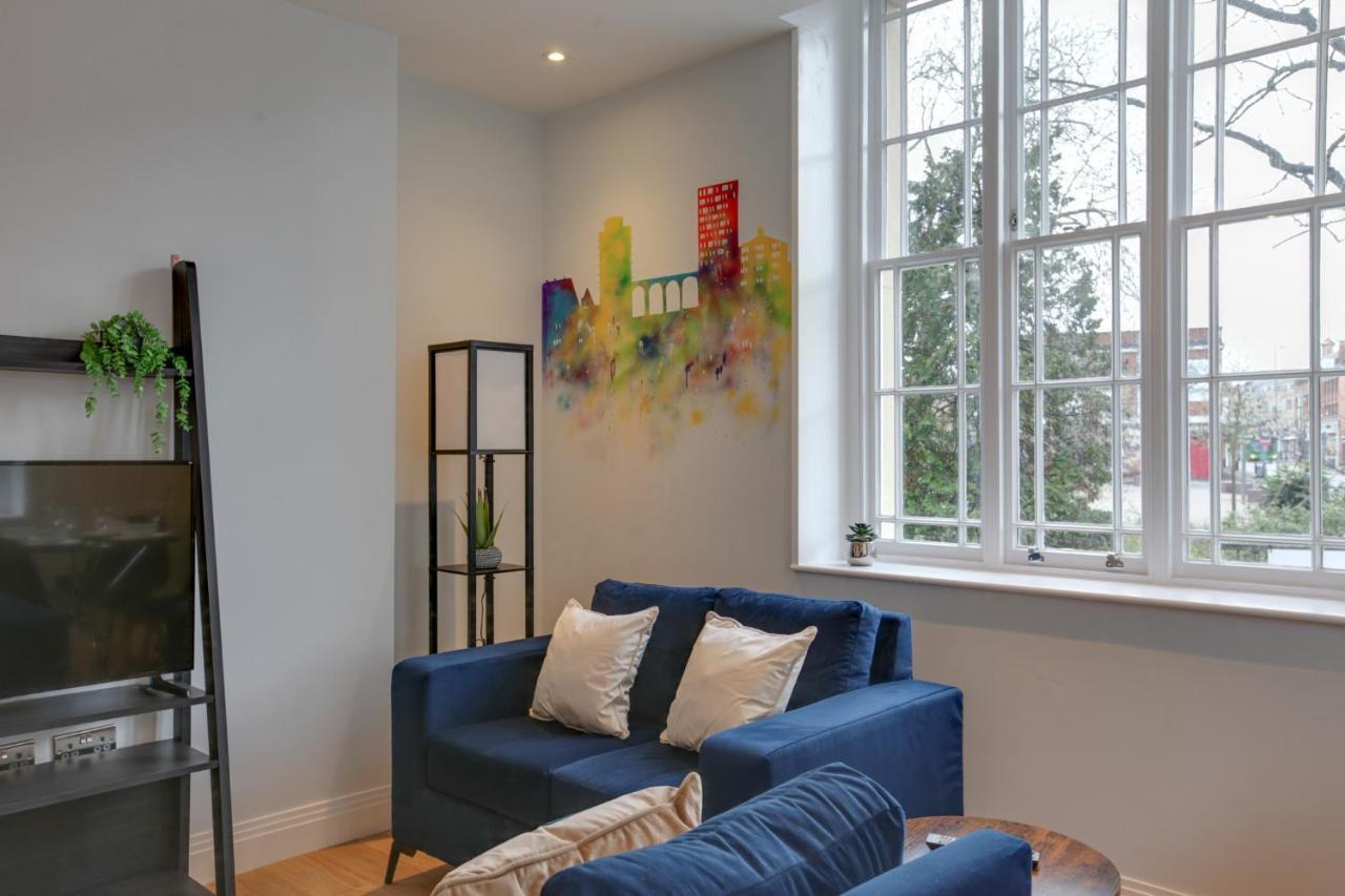 New London Life Executive * Chelmsford